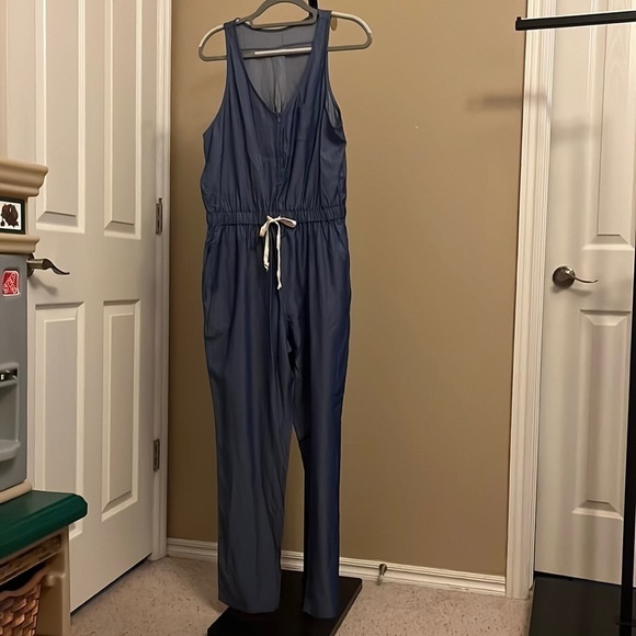 NWOT Chambray Jumpsuit with Drawstring Waist Size Large - Picture 2 of 8